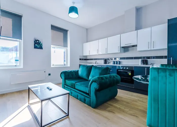 Stylish City Centre Apartment - Near Shops & Bars